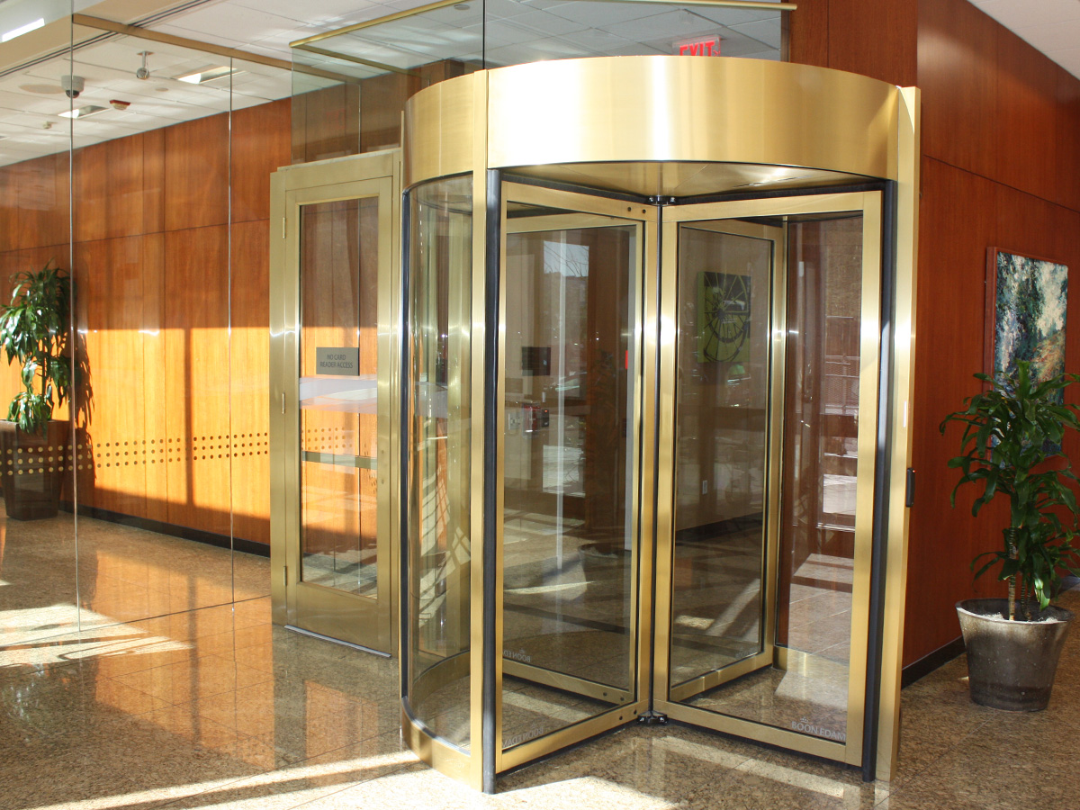 revolving-automatic-doors-for-security
